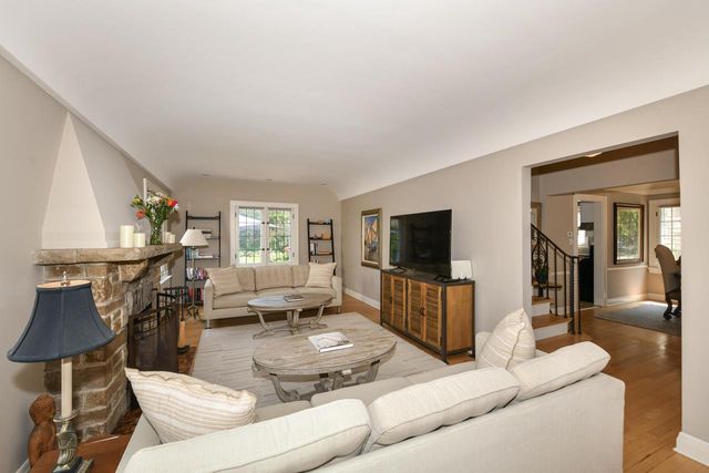 2510 N Harding BOULEVARD, Wauwatosa, WI 53226