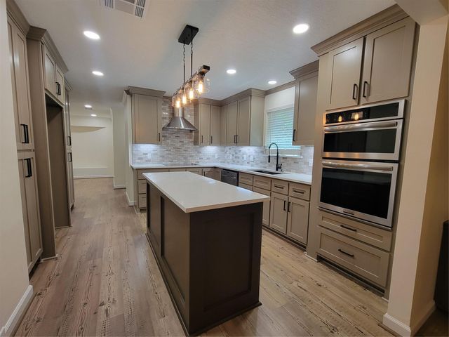 630 Stonewall Jackson Drive, Conroe, TX 77302