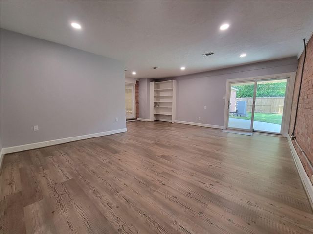 630 Stonewall Jackson Drive, Conroe, TX 77302