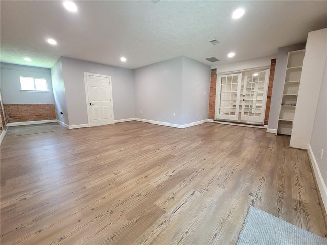 630 Stonewall Jackson Drive, Conroe, TX 77302