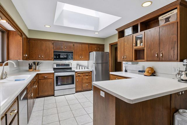 2008 Indian Road W, Minnetonka, MN 55305