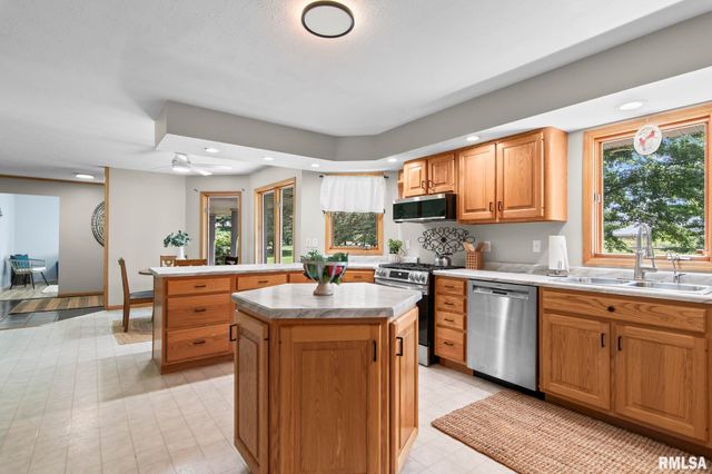 5640 IRON BRIDGE Road, Chatham, IL 62629