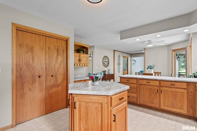 5640 IRON BRIDGE Road, Chatham, IL 62629