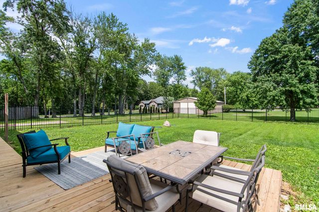 5640 IRON BRIDGE Road, Chatham, IL 62629