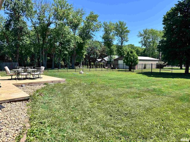 5640 IRON BRIDGE Road, Chatham, IL 62629