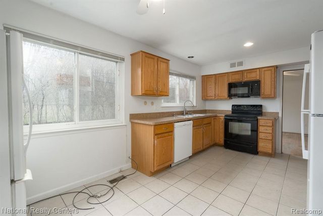 29330 Pinetree Drive, Southfield, MI 48076