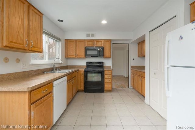 29330 Pinetree Drive, Southfield, MI 48076