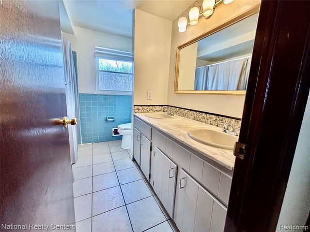 29330 Pinetree Drive, Southfield, MI 48076