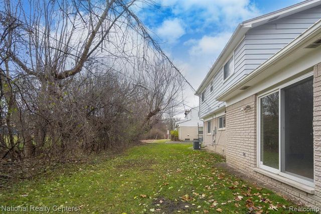 29330 Pinetree Drive, Southfield, MI 48076