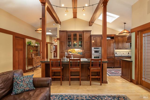 39 Tomahawk Dr, San Anselmo, CA 94960