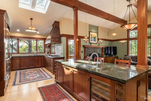 39 Tomahawk Dr, San Anselmo, CA 94960