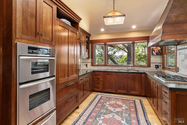 39 Tomahawk Dr, San Anselmo, CA 94960