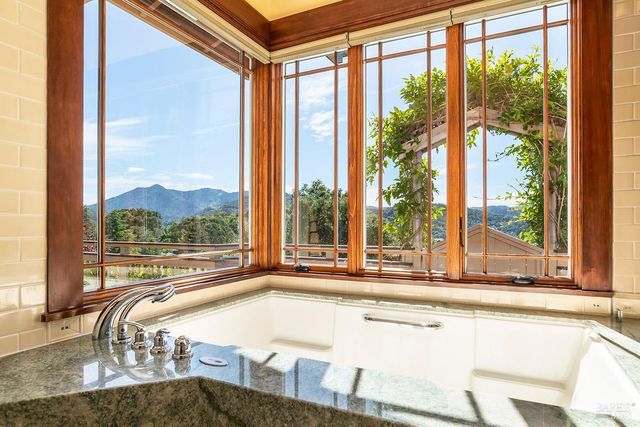 39 Tomahawk Dr, San Anselmo, CA 94960