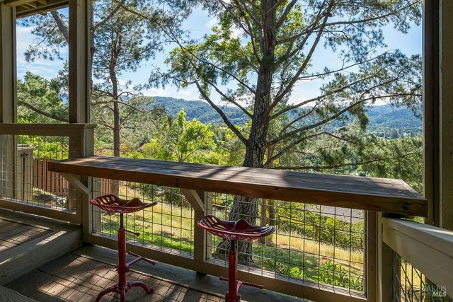 39 Tomahawk Dr, San Anselmo, CA 94960