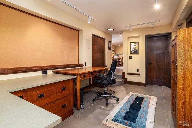 39 Tomahawk Dr, San Anselmo, CA 94960