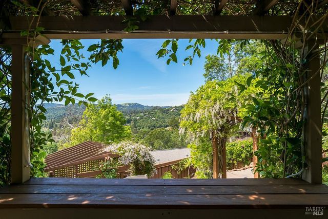 39 Tomahawk Dr, San Anselmo, CA 94960