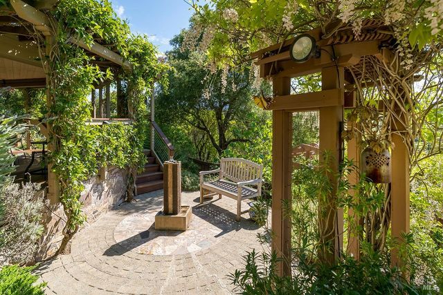 39 Tomahawk Dr, San Anselmo, CA 94960