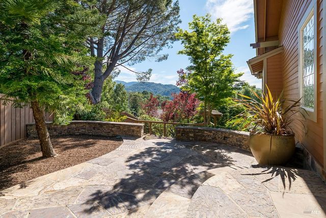 39 Tomahawk Dr, San Anselmo, CA 94960