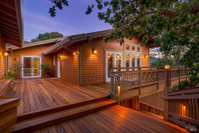 39 Tomahawk Dr, San Anselmo, CA 94960