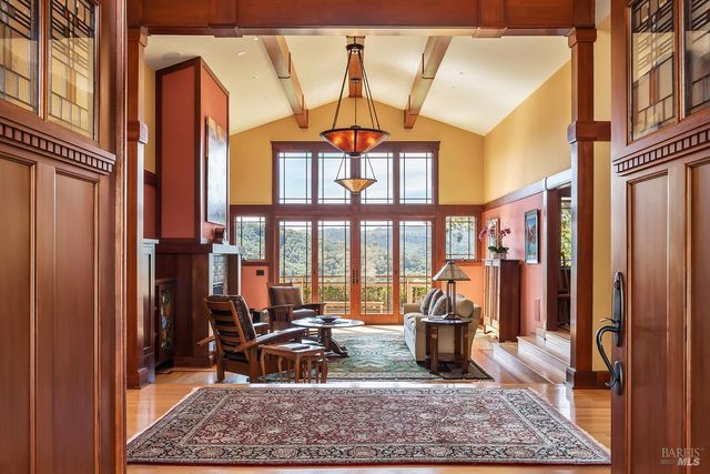 39 Tomahawk Dr, San Anselmo, CA 94960