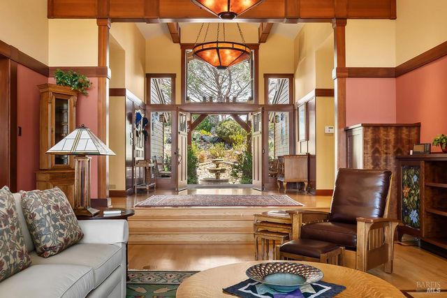 39 Tomahawk Dr, San Anselmo, CA 94960