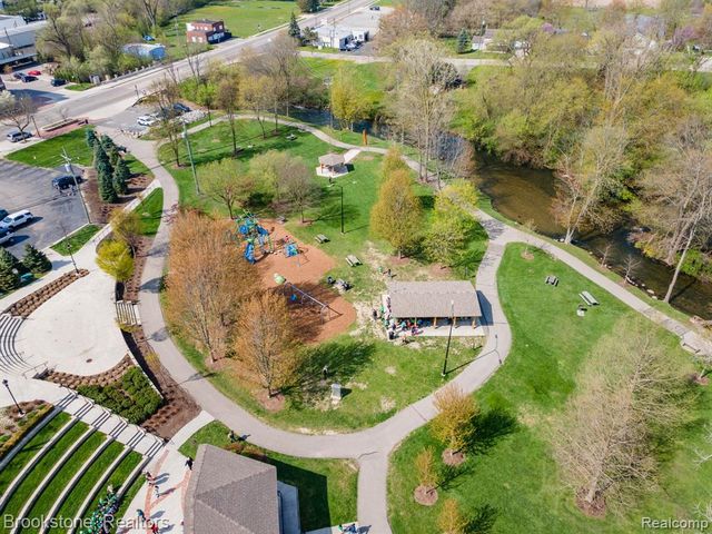 101 Tebeau Court, Auburn Hills, MI 48326