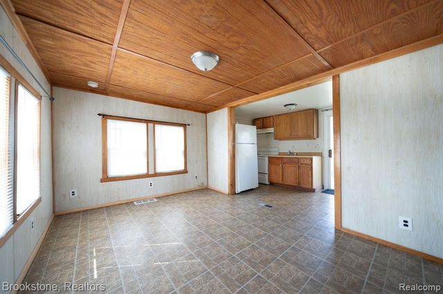 101 Tebeau Court, Auburn Hills, MI 48326