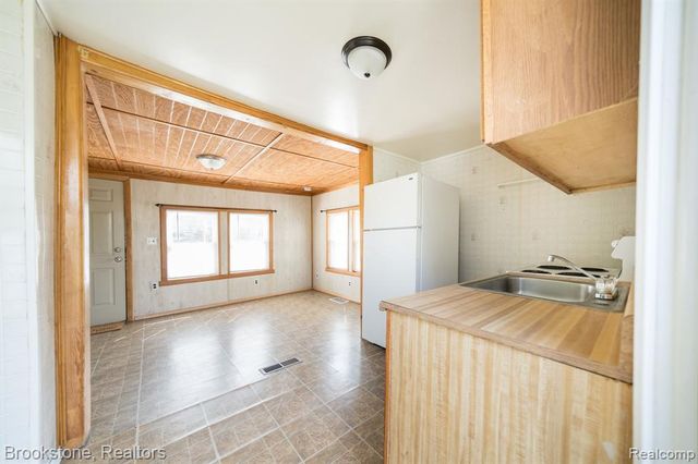 101 Tebeau Court, Auburn Hills, MI 48326