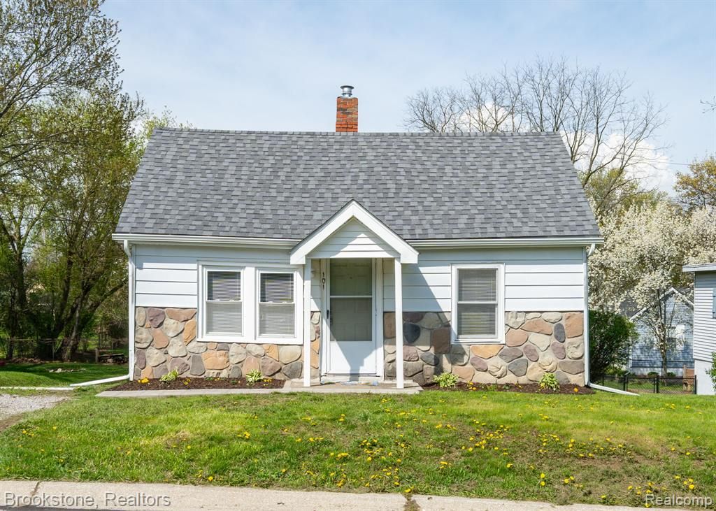 101 Tebeau Court, Auburn Hills, MI 48326