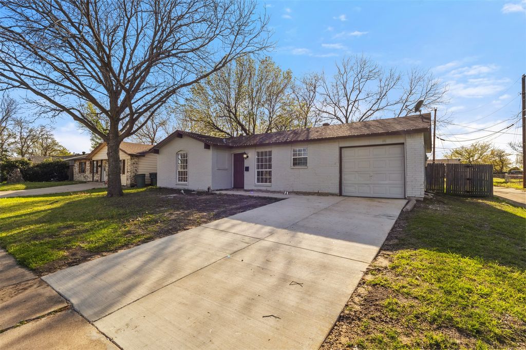 1002 Briddlewood Drive, Garland, TX 75040