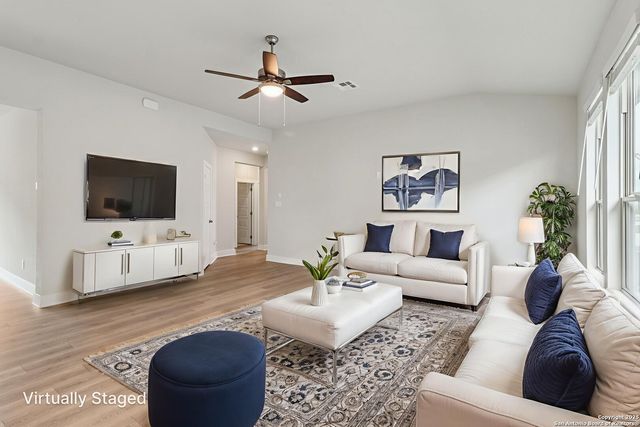 122 Barton Point, Cibolo, TX 78108