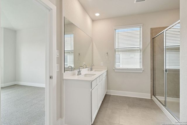 122 Barton Point, Cibolo, TX 78108