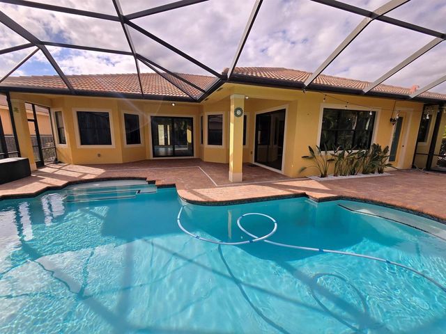 2095 NW Diamond Creek Way, Jensen Beach, FL 34957