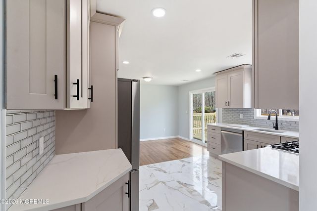 39 Blue Jay Drive, Toms River, NJ 08755