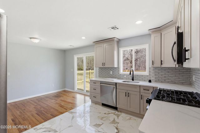 39 Blue Jay Drive, Toms River, NJ 08755