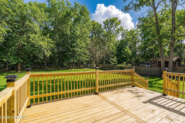 39 Blue Jay Drive, Toms River, NJ 08755