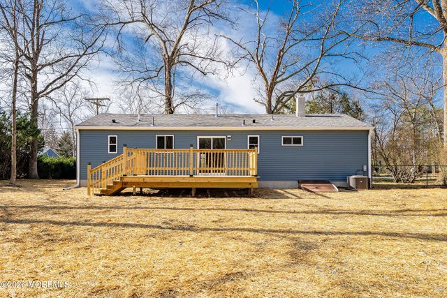 39 Blue Jay Drive, Toms River, NJ 08755