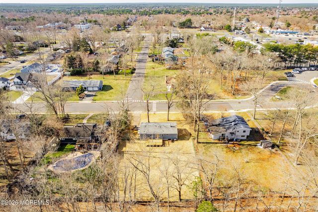 39 Blue Jay Drive, Toms River, NJ 08755