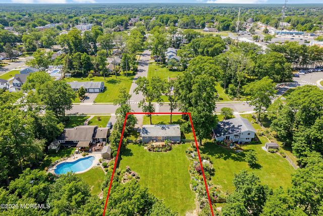 39 Blue Jay Drive, Toms River, NJ 08755