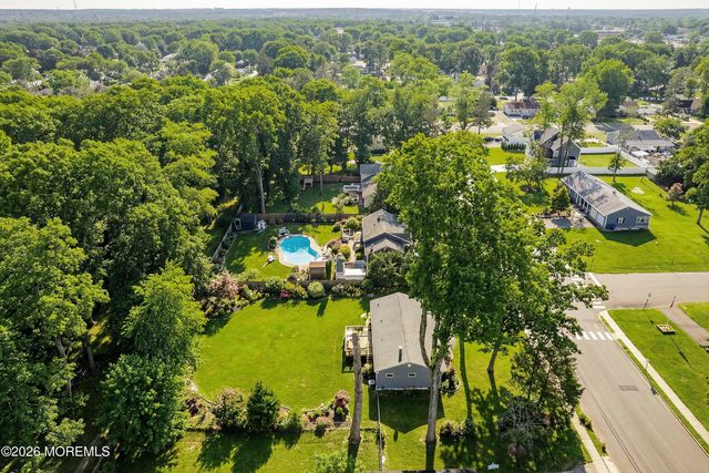 39 Blue Jay Drive, Toms River, NJ 08755