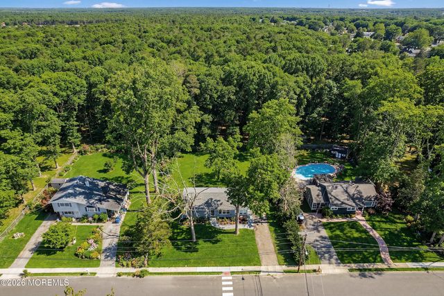 39 Blue Jay Drive, Toms River, NJ 08755