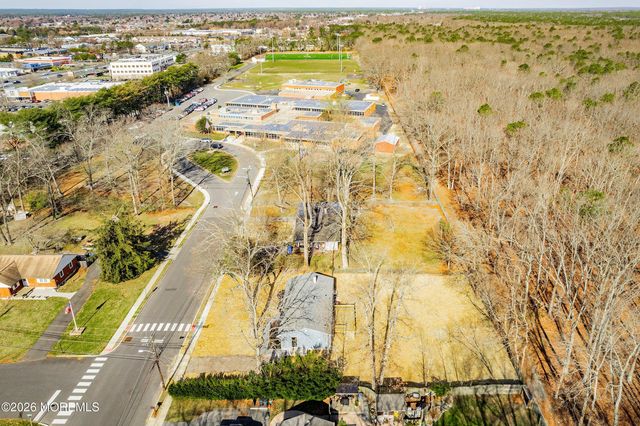 39 Blue Jay Drive, Toms River, NJ 08755