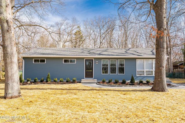 39 Blue Jay Drive, Toms River, NJ 08755