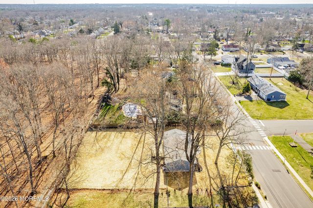 39 Blue Jay Drive, Toms River, NJ 08755