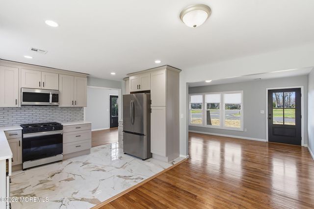 39 Blue Jay Drive, Toms River, NJ 08755