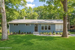 39 Blue Jay Drive, Toms River, NJ 08755
