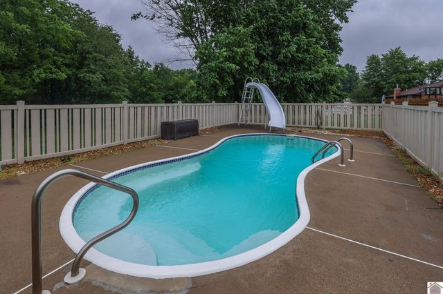 5200 Jewell Ln, Paducah, KY 42001