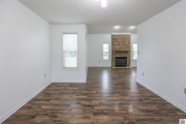 5200 Jewell Ln, Paducah, KY 42001