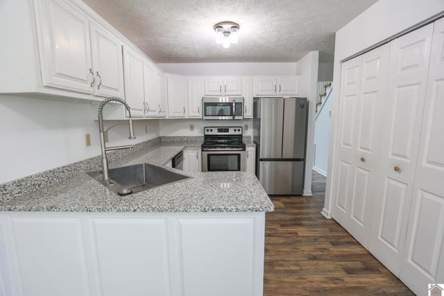 5200 Jewell Ln, Paducah, KY 42001