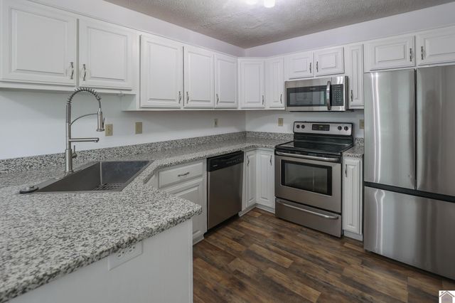 5200 Jewell Ln, Paducah, KY 42001